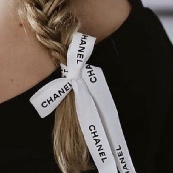 CHANEL White and Black Logo Ribbon 81.5x0.60 - Picture 4 of 9